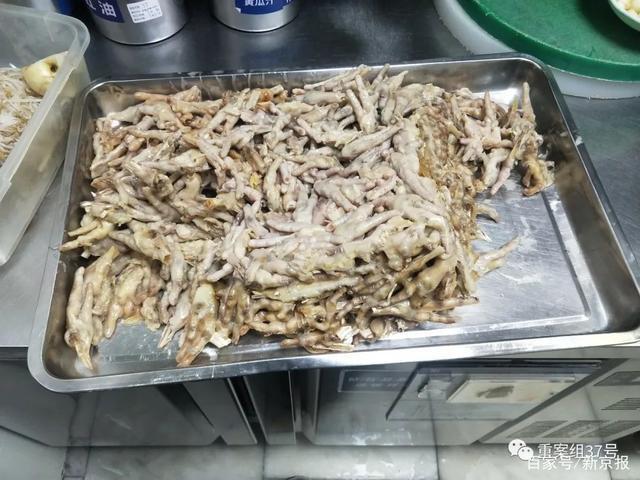 胖哥俩肉蟹煲死蟹当活蟹卖 土豆、鸡爪也中招 多名食客就餐后腹泻