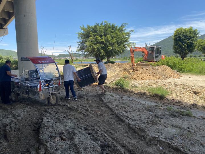 福清渔民称承包鱼塘后路段被挖、货车被围，当地成立专班处置