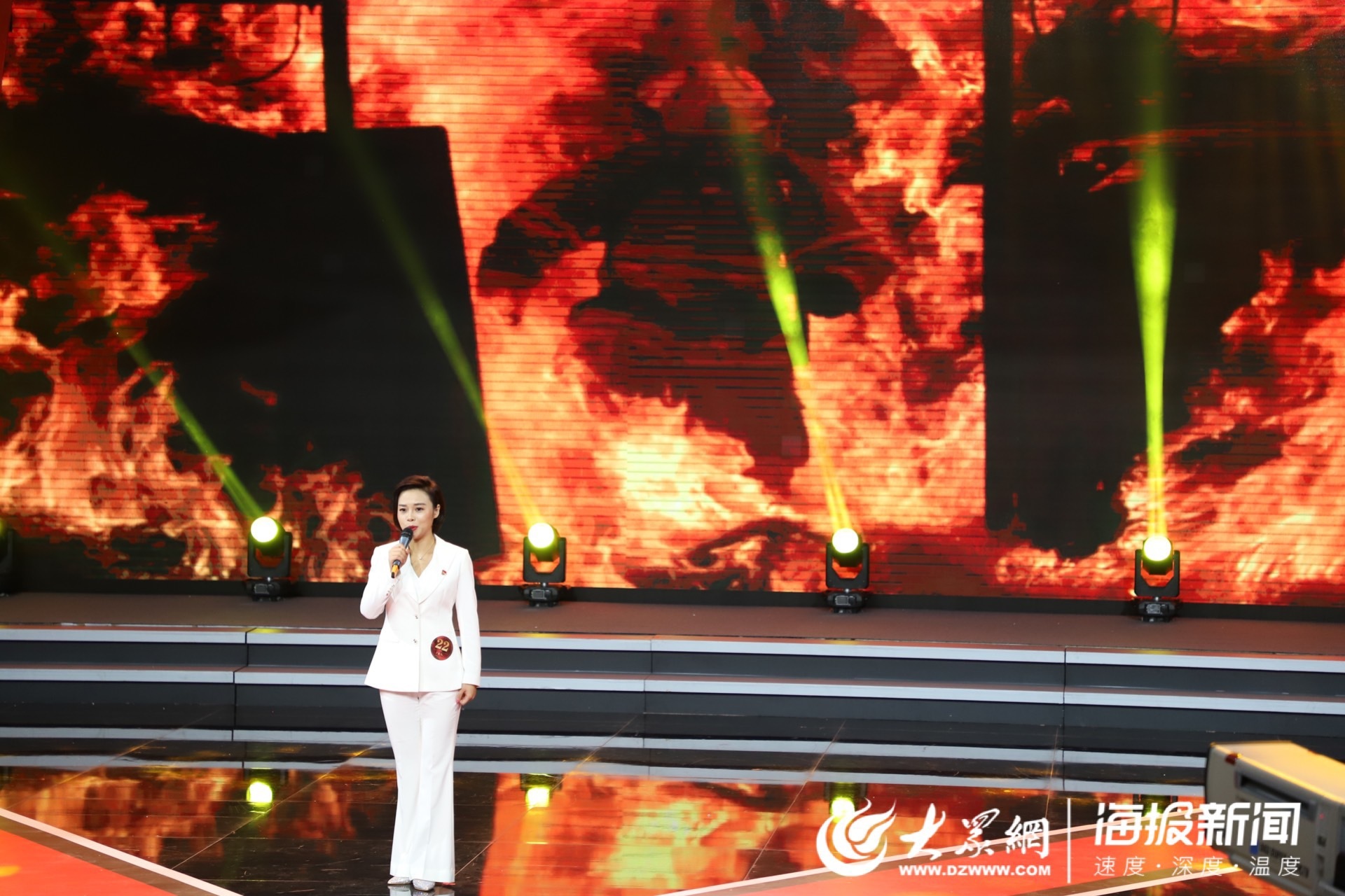 红色故事讲解大赛选手泪洒青岛：战地记者的一支钢笔、消防员的最后一次救火…