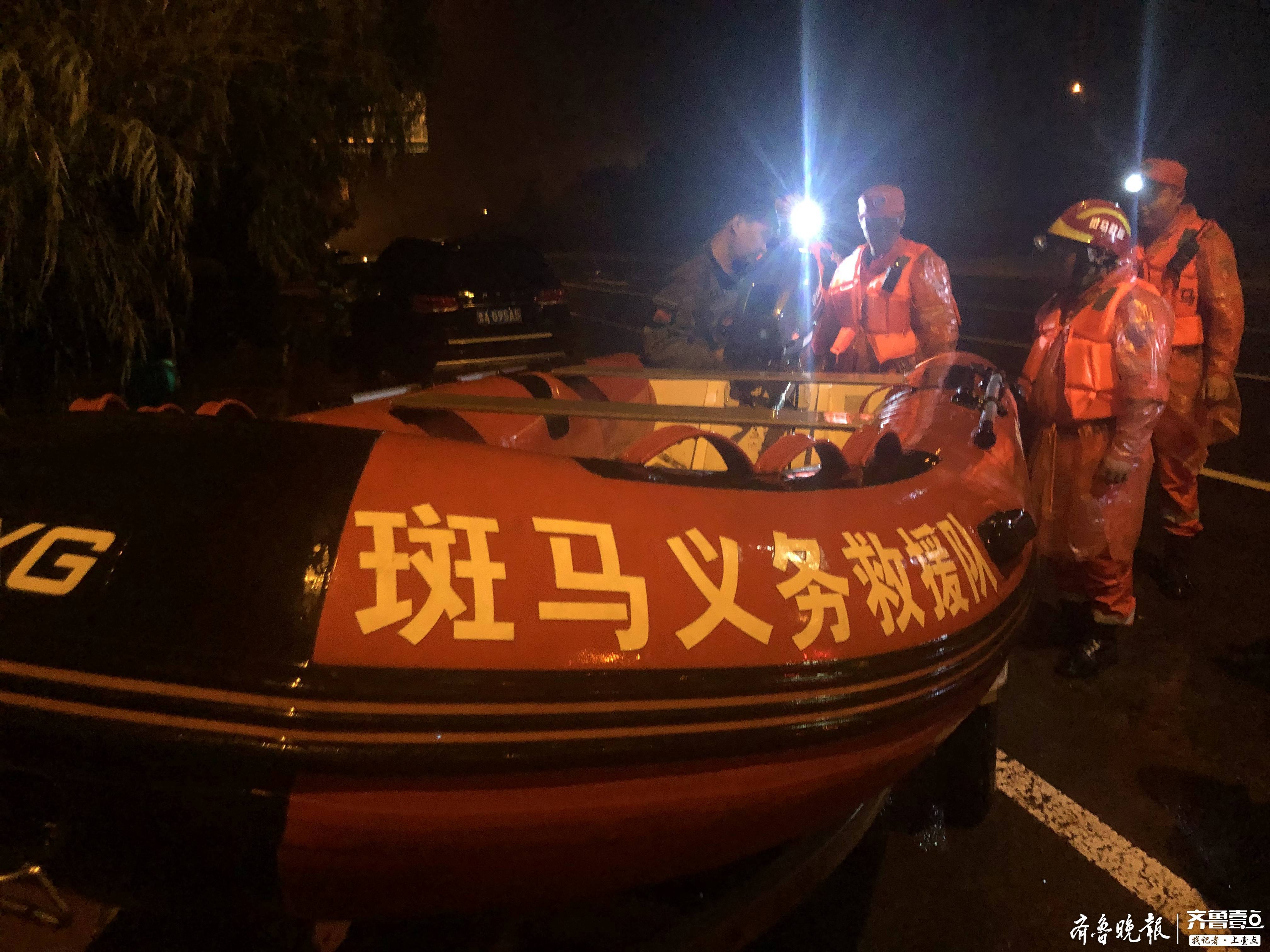 章丘救灾现场纪实：深夜，一抹“逆行”的橘红身影