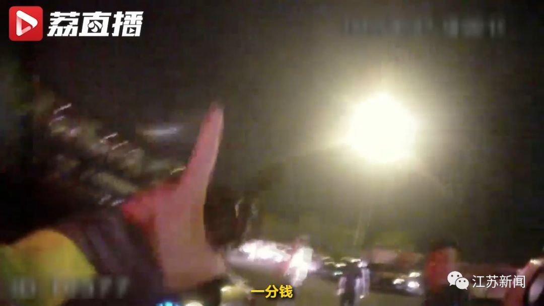 司机高速上突发心绞痛，交警买来“一分钱”的药救了他！