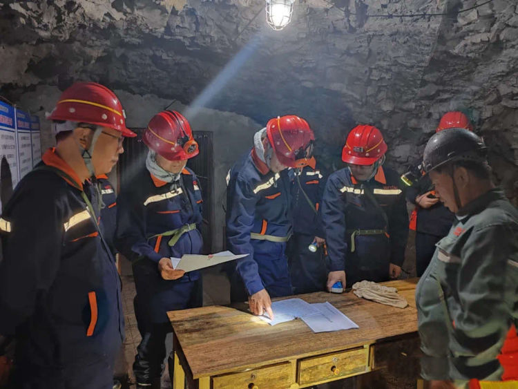 章丘区委书记马志勇、区长边祥为带队督导检查地下矿山安全生产工作