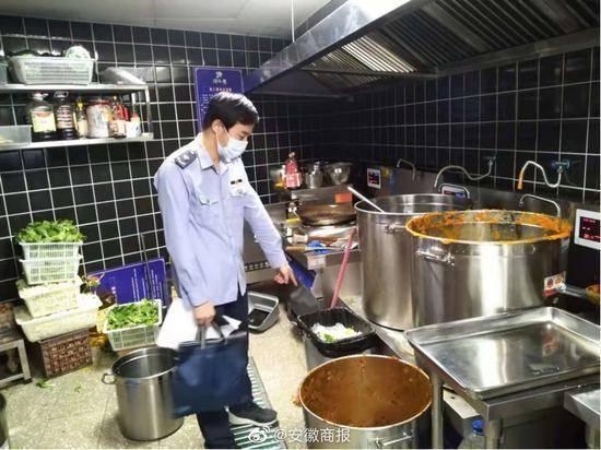 食客火锅汤菜中发现苍蝇！杜海涛开的火锅店被责令停业