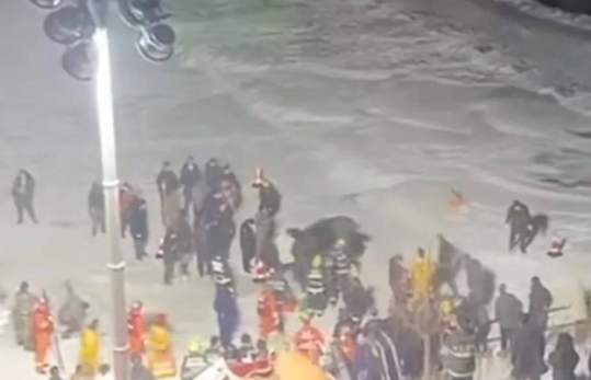 网红“试胆石”被砸 “仙境”还是“险境”就在一念之间