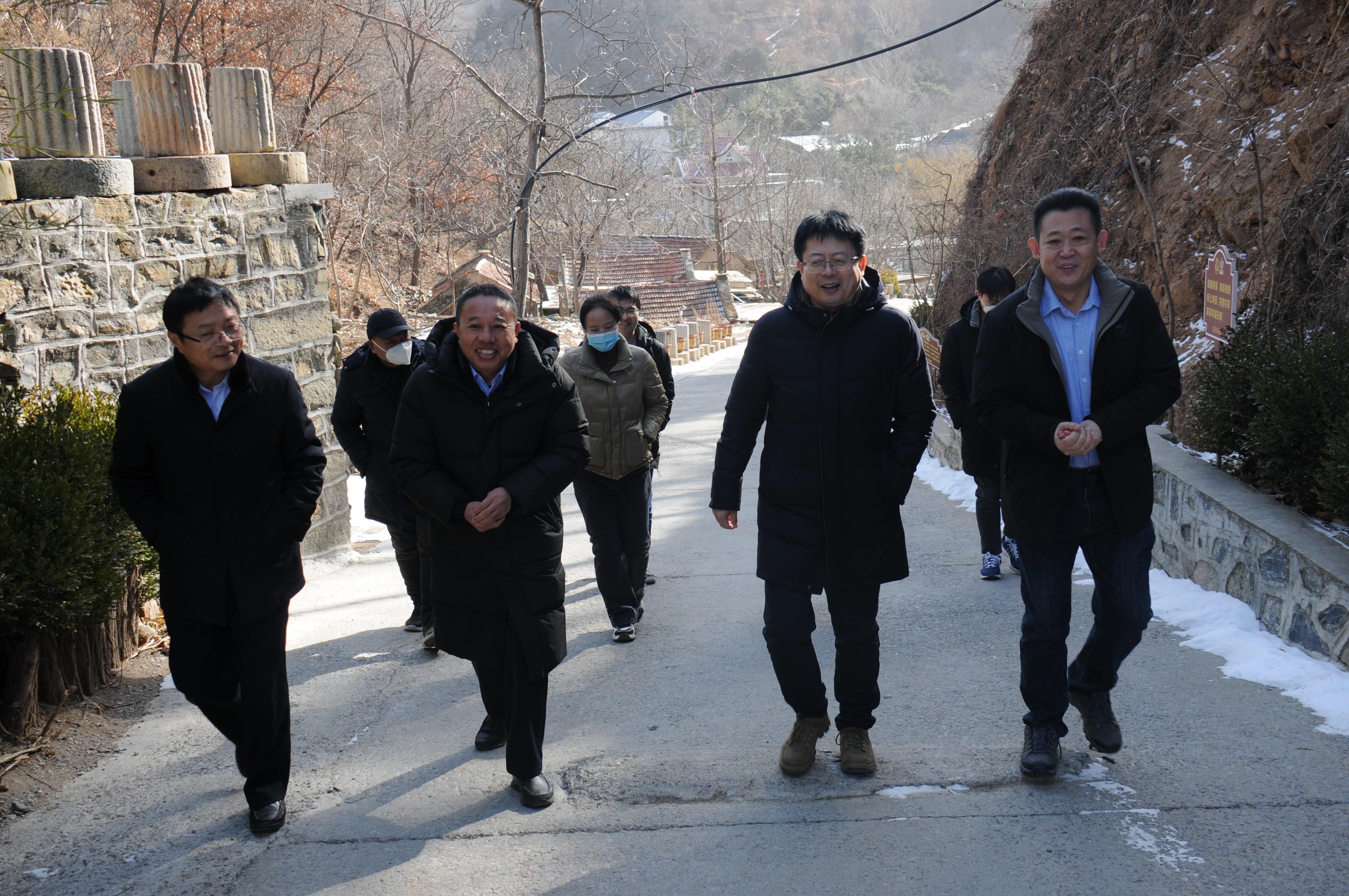 济南市技师学院到高而十八盘村开展走访慰问活动