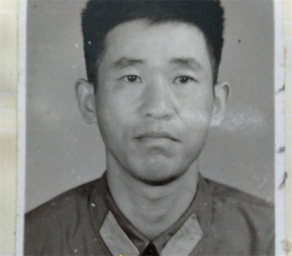 活到老教到老！山东81岁退休教师直播教物理，收获78万粉丝