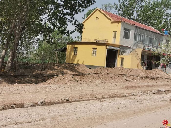 【啄木鸟行动】商河县吕常西村路旁渣土裸露