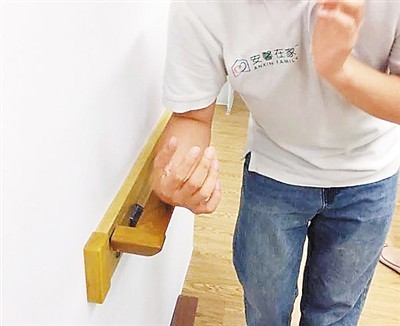 跌倒对老年人尤为危险 居家适老化改造很必要