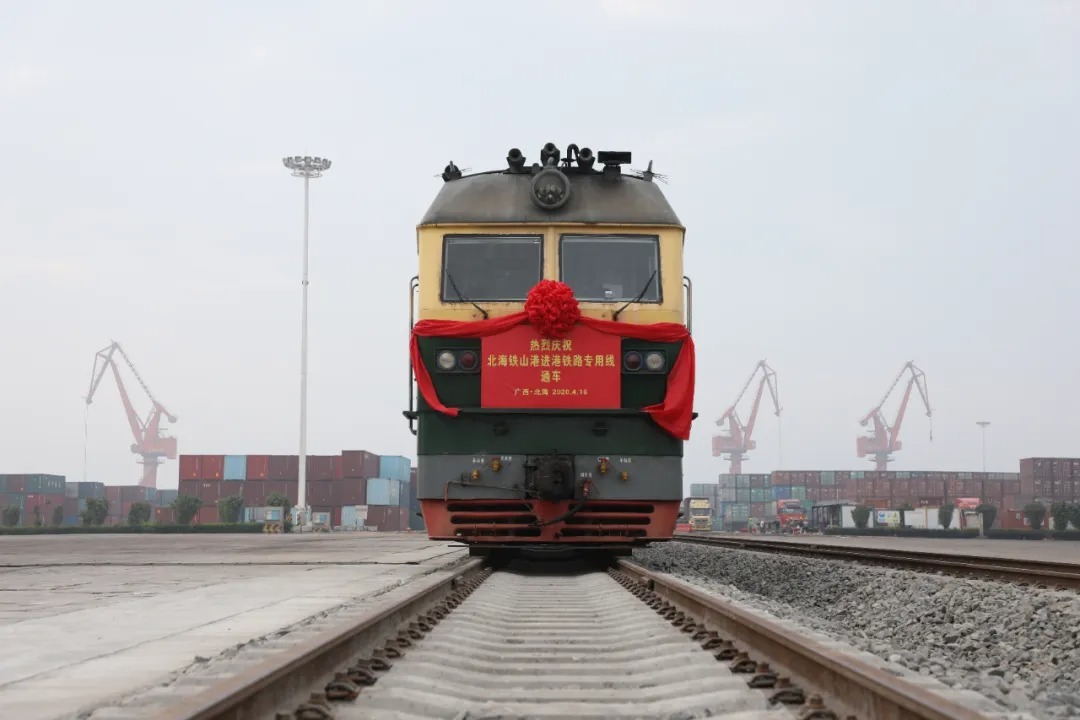 一年可省8000万！这条专用线连着大海，通往全世界……