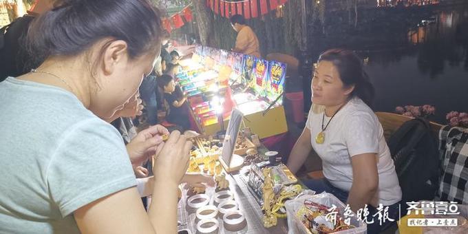 十一假期的济南百花洲很有逛头，好看的，好玩的，全都有