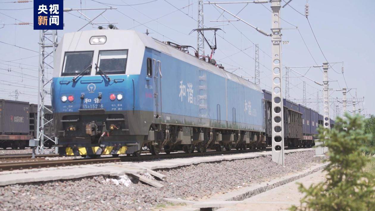 浩吉铁路万吨重载列车今年开行突破800列