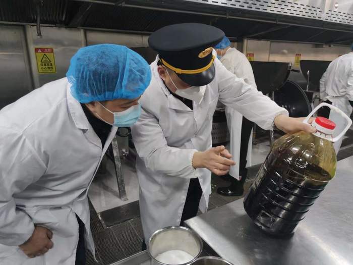 放心吃踏实学！济南市开展学校食堂食品安全检查行动