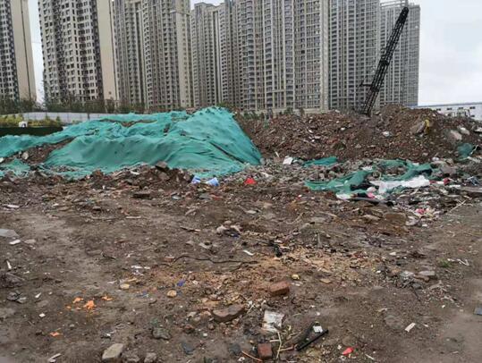 【啄木鸟在行动】水屯北路拆迁地块大面积渣土未覆盖