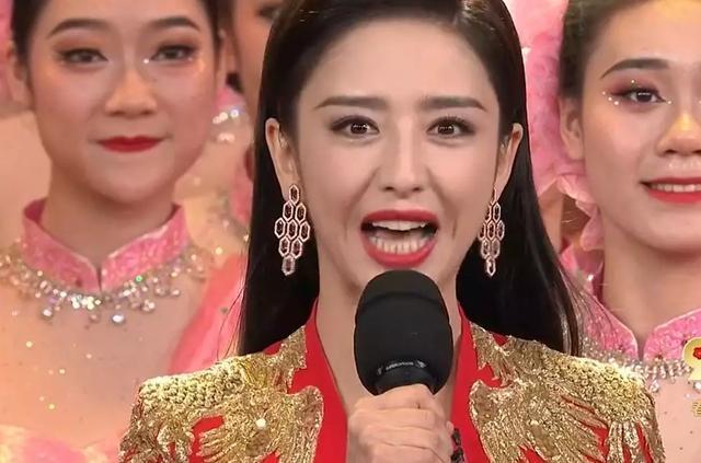 2020春晚主持人大换血阵容大胆 佟丽娅眉毛抢眼