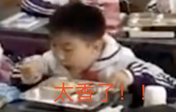 【硬核防疫】把手撒开！老师拿大喇叭喊话学生保持一米距离