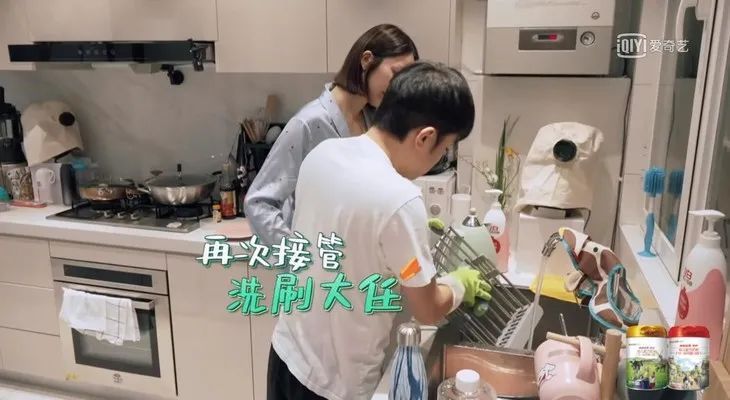 做家务的王祖蓝，犯了一个很多男人都会犯的错误