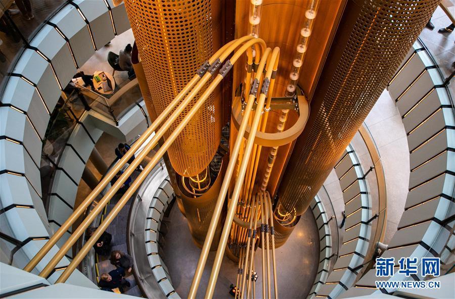 芝加哥：探访世界最大星巴克店