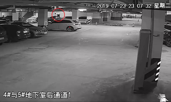 男子来杭连偷3辆车，还割破敞篷宝马车顶，结果只找到1毛硬币