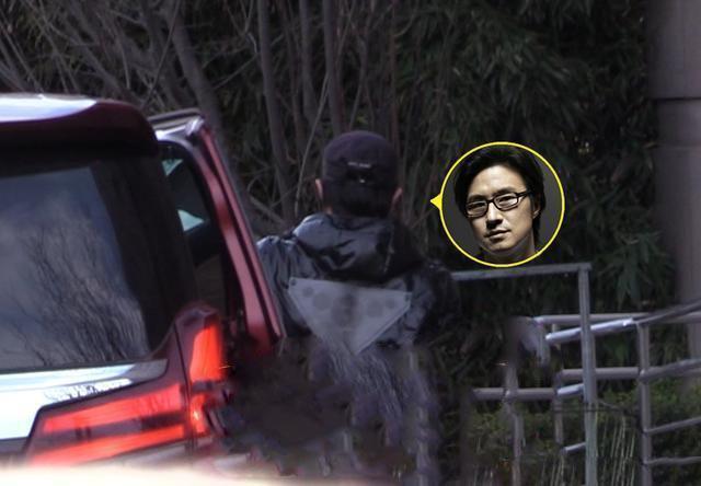 【三胎】章子怡疑怀三胎？ 带女儿醒醒逛街被拍 腹部隆起明显走路还扶腰