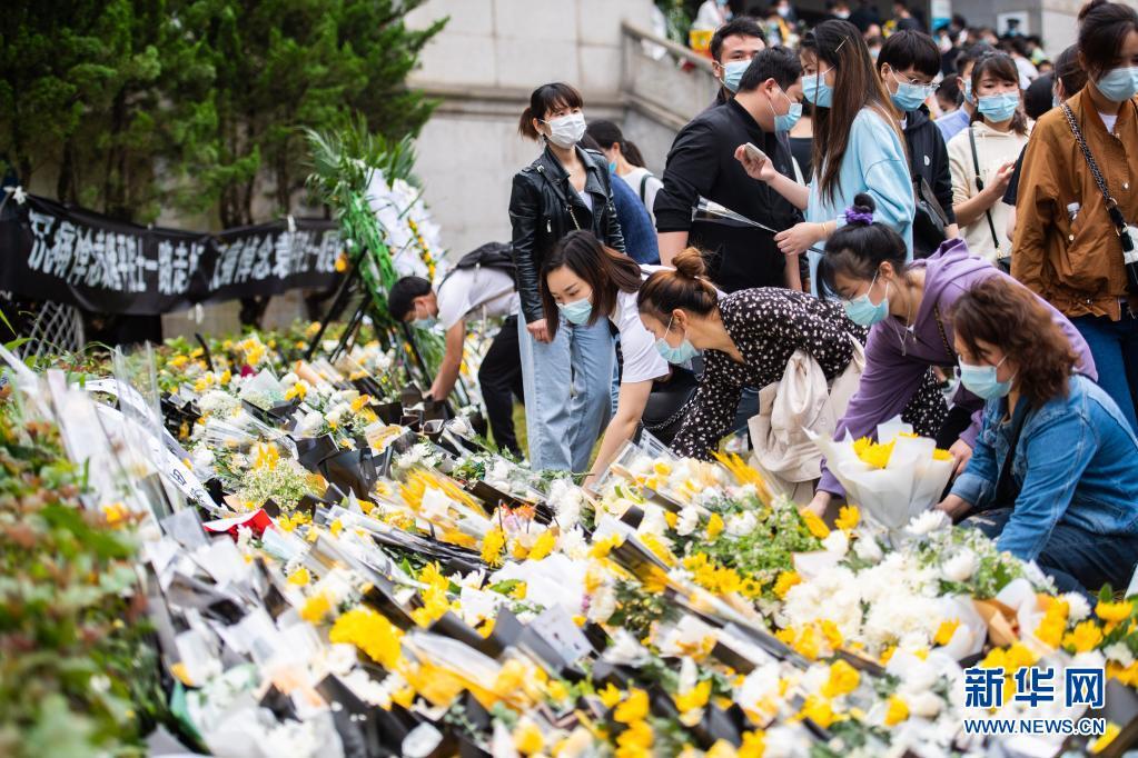 作别“杂交水稻之父”