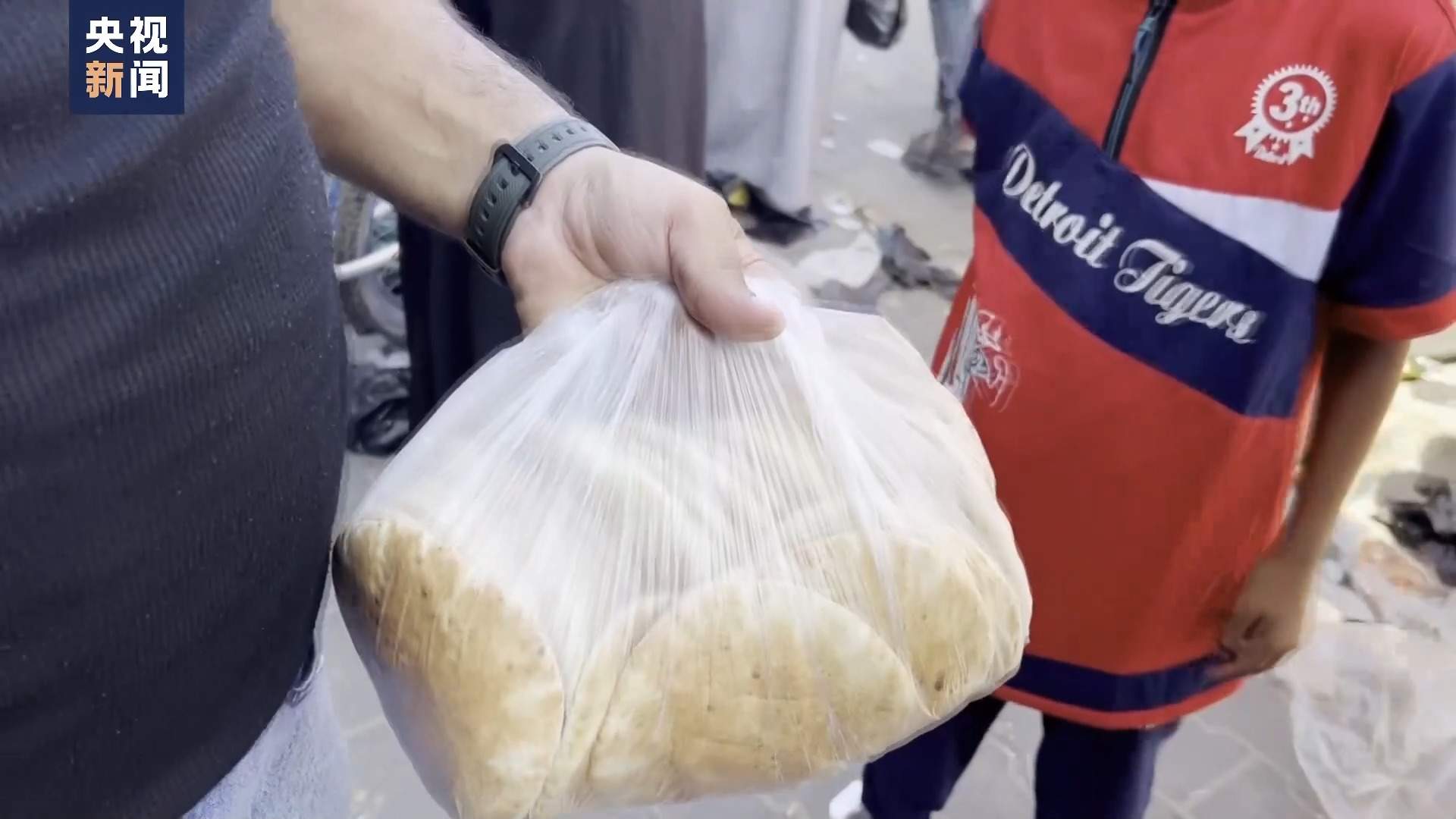 加沙地带南部缺粮缺水断电 民众处境艰难