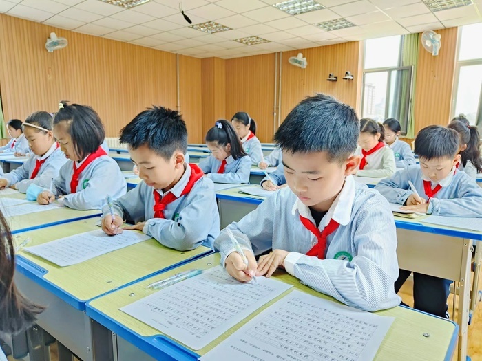 莱芜区世纪城小学举办现场作文比赛活动