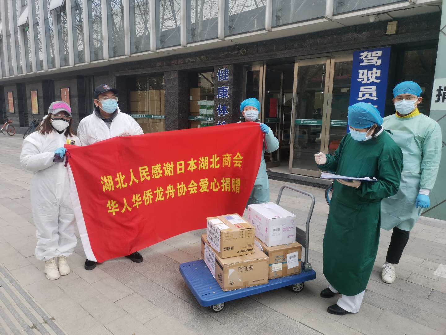 武汉对话｜疫情中的“摆渡人”：我们互为救命稻草