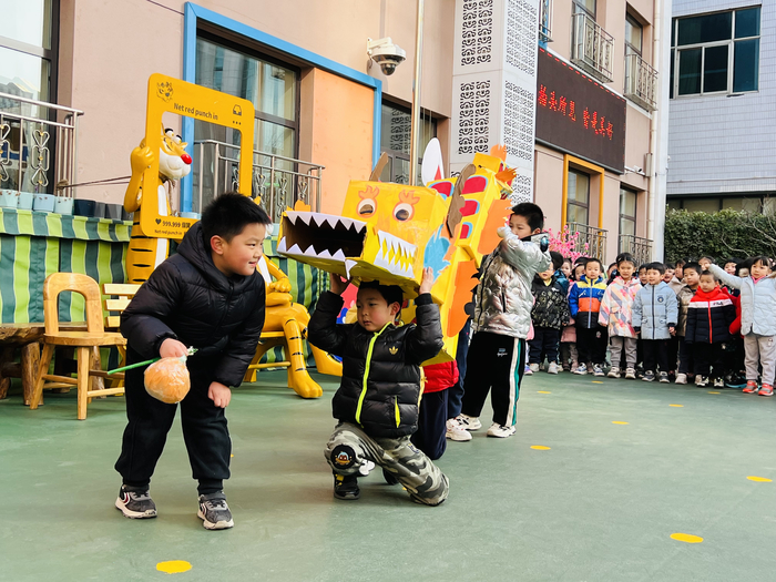 济南市十亩园幼儿园：萌娃迎龙，“幼”见美好