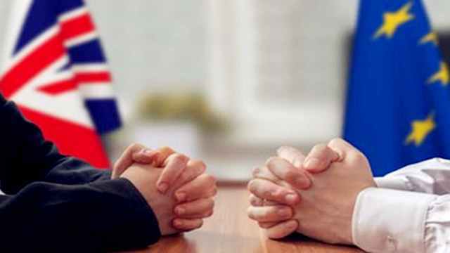 【央视关注】景区湖边惊现大量死鱼 放的真的是“生”吗？