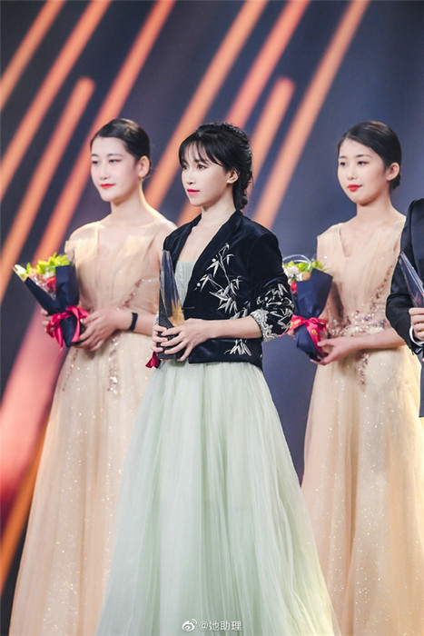 全网超过1.3亿粉丝，李子柒李佳琦简自豪获年度热点人物称号