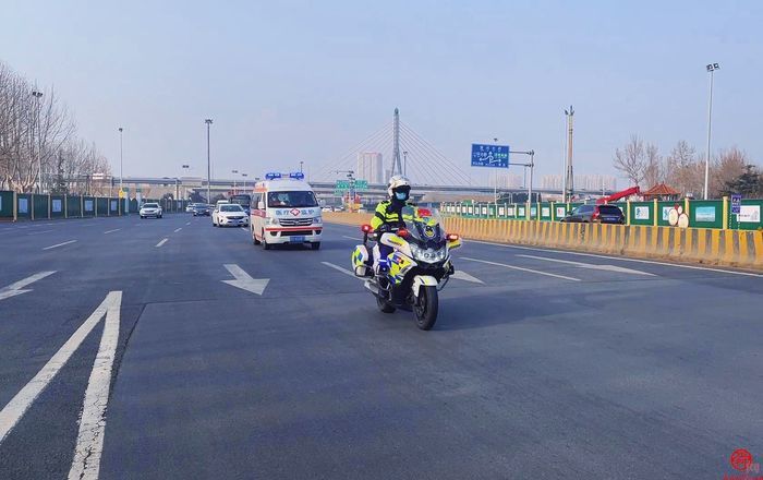 山东好人济南市公安局交通警察支队城市高架路大队：“你只管踩油门，剩下的交给我们”