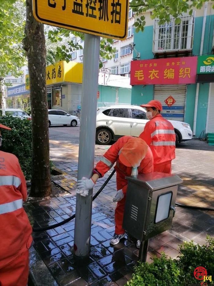 扮靓城市家具，提升城市品质，济南城管掀起爱国卫生运动热潮，干干净净喜迎五一