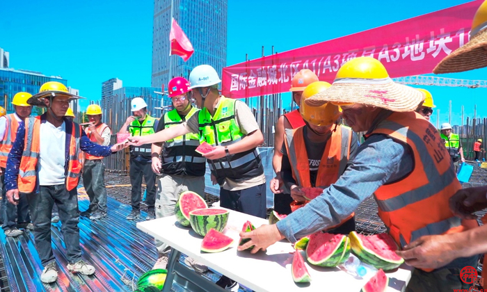 济南国际金融城超高层双塔“冲出地平线”