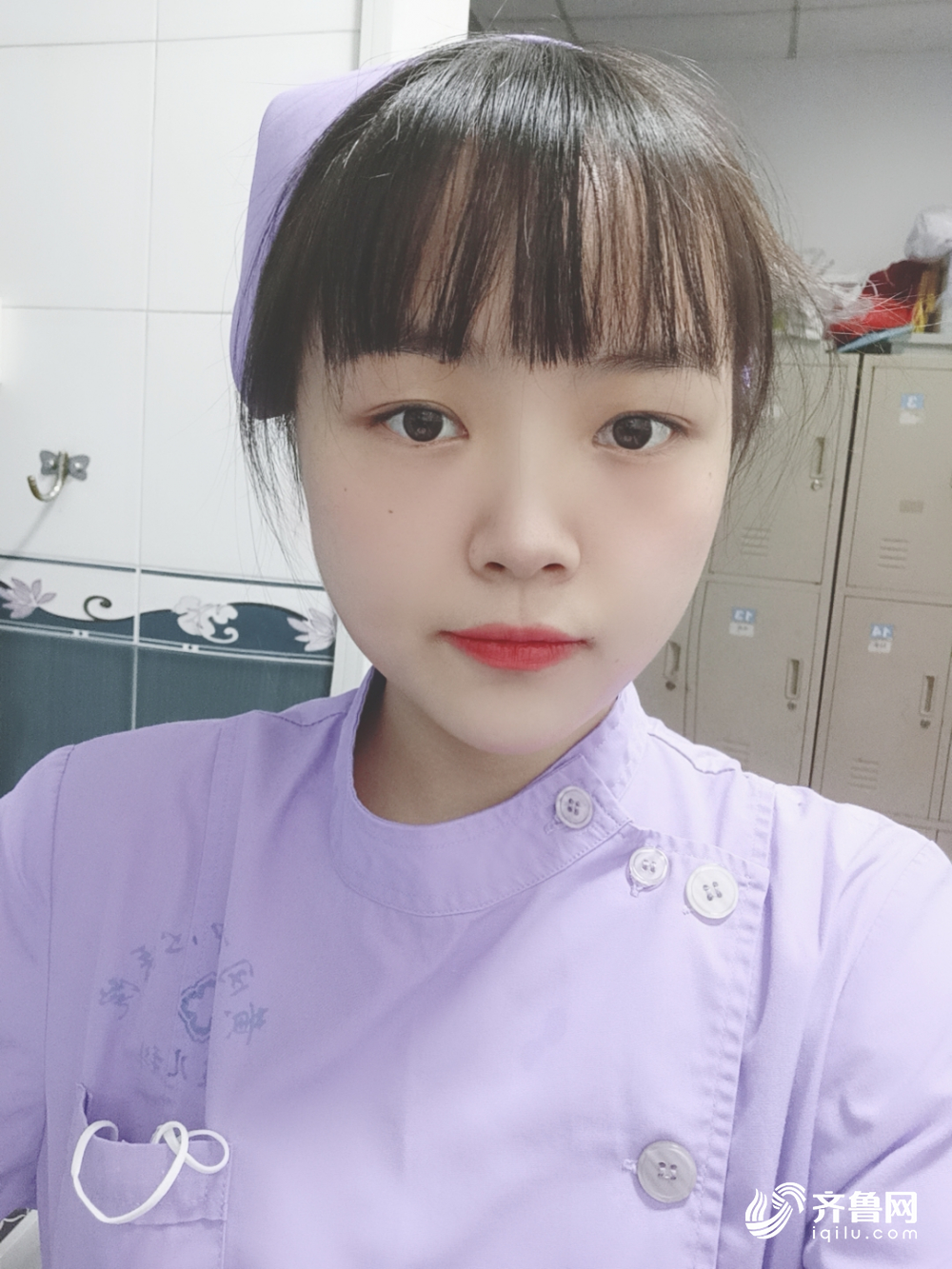 山东援助湖北医疗队在黄冈治愈的第一例患者上班了