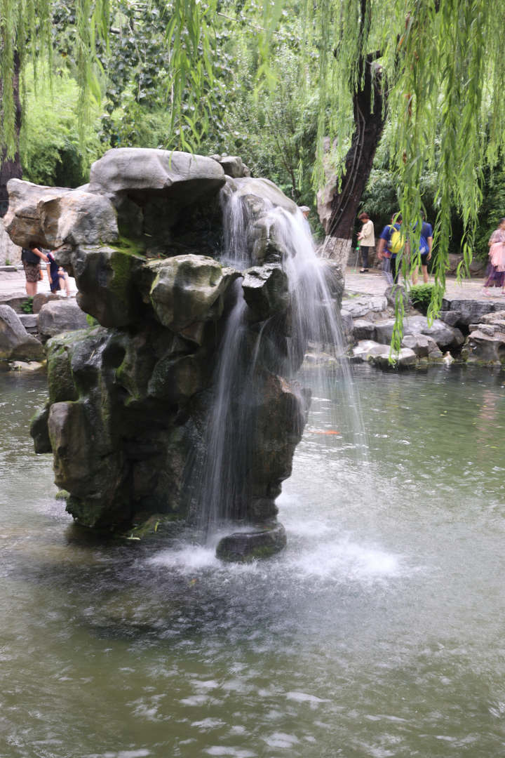 降雨助力 “月牙飞瀑”胜景醉人