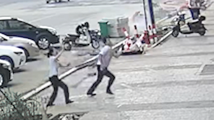 女童从6楼坠落，他们接住了！