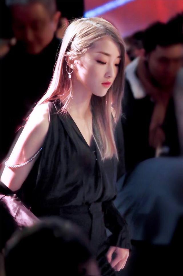 徐明朝,我道歉但不会向Yamy道歉|当红偶像遭遇职场PUA!用"丑"来羞辱员工?徐明朝:我道歉但不会向Yamy道歉