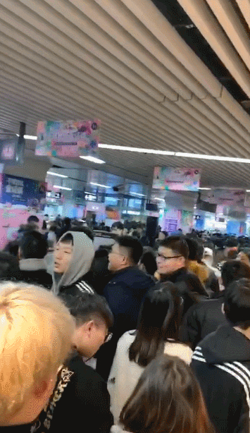 又挤爆了！上万人西湖边蹦迪跨年？看了现场照片大家都在庆幸