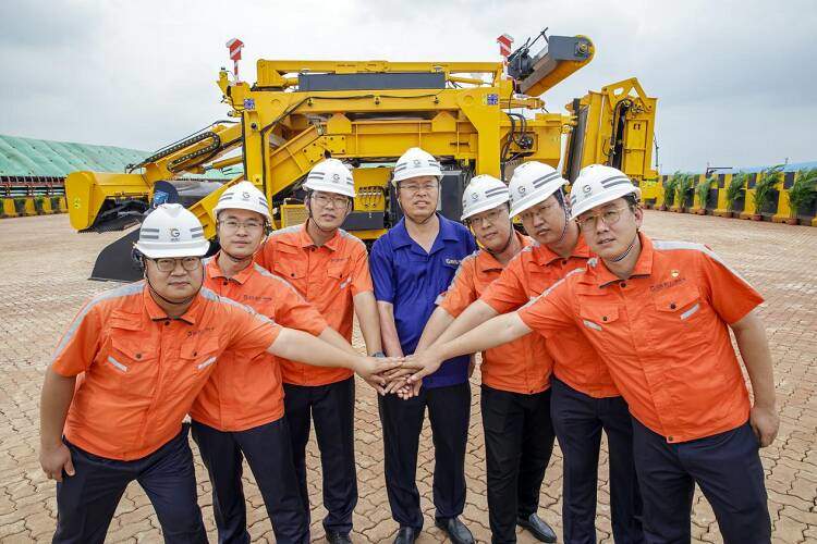 港口雄开万里流｜“中国智慧”破解世界港口之问——山东港口烟台港矿石公司“于新国创新工作室”自主创新之路