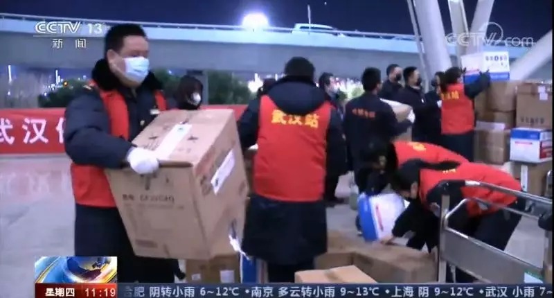 武汉有我！高铁站里的“搬运工”