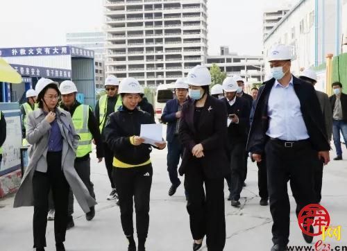 济南市行政审批服务局以为民办事实效检验模范机关建设成效