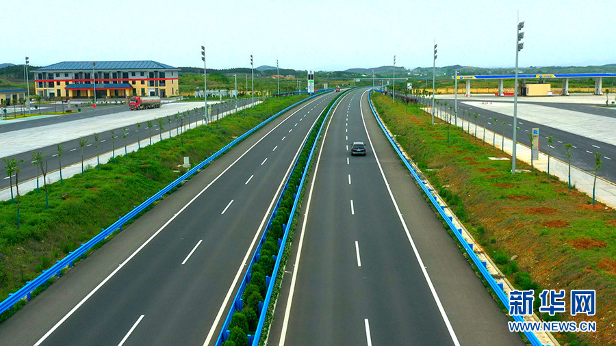 沿着高速看中国丨环线高速串起武汉“1+8”城市圈