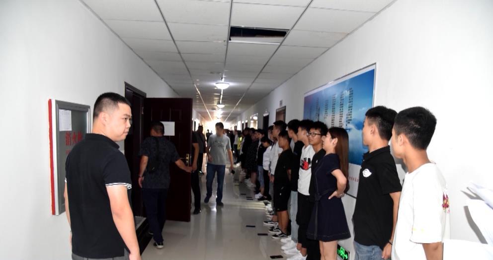 央视调查套路贷：网红被逼跳楼，两个月借一千五还50多万