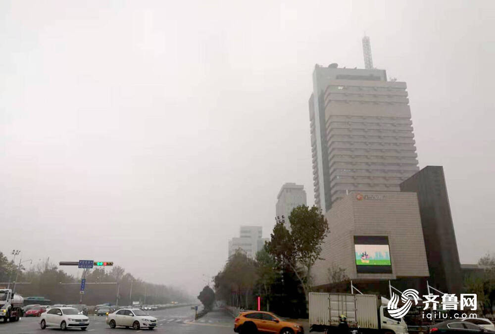 雾“锁”泉城！山东发布大雾黄色预警信号 8地出现浓雾天气