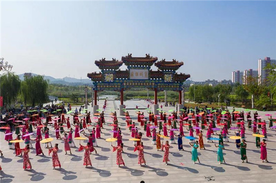 长清区举办喜迎国庆·中秋“山水长清旗袍秀”大型展演活动