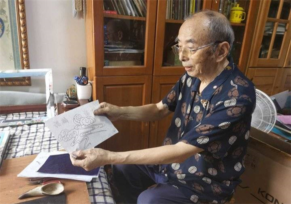 民间高手！济南八旬老人变废为宝，易拉罐作画20年