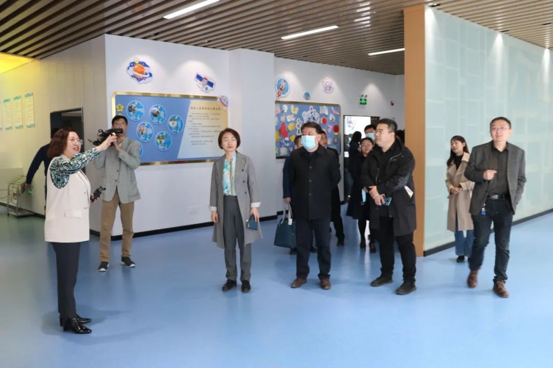市中区政协专题商量调研活动走进经纶小学