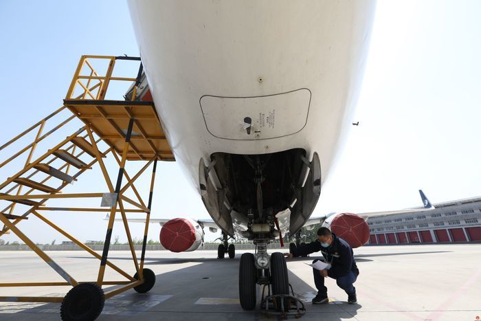 飞机维修工程师：一钉一铆，问诊飞机　护航蓝天