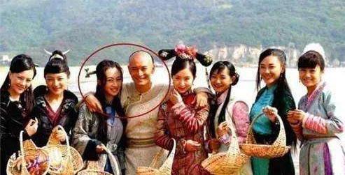 黄晓明前女友曝近照，面部肿胀样貌大变，网友：完全认不出！