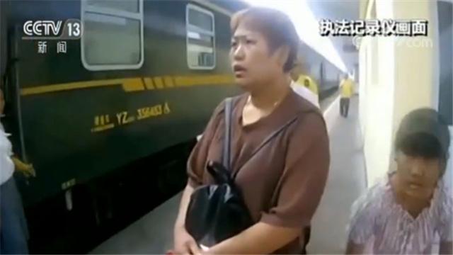 一言不合就动手？一名旅客因掌掴乘务员被行拘